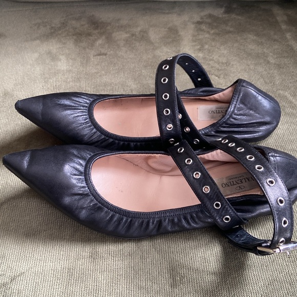 Valentino Garavani Love Latch Studded Ankle-Wrap Flat in Nero Women's Size 7.5 - Picture 9 of 15